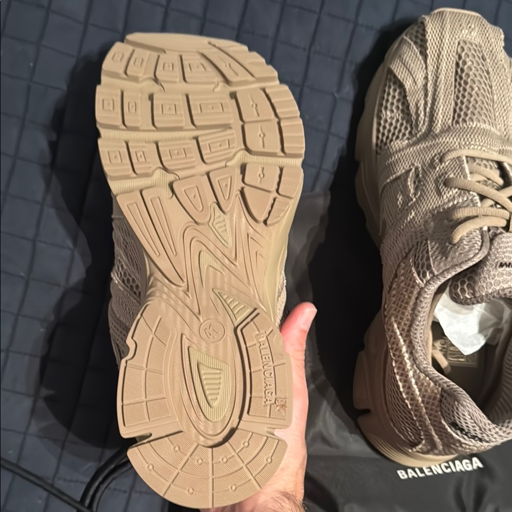 Balenciaga Phantom Sneaker 'Dark Beige'
Mens 41 - Picture 6 of 7